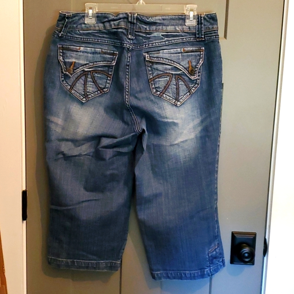 NEW Venezia by Lane Bryant capri sz 16 Distressed/ worn look - NEW - 99% COTTON